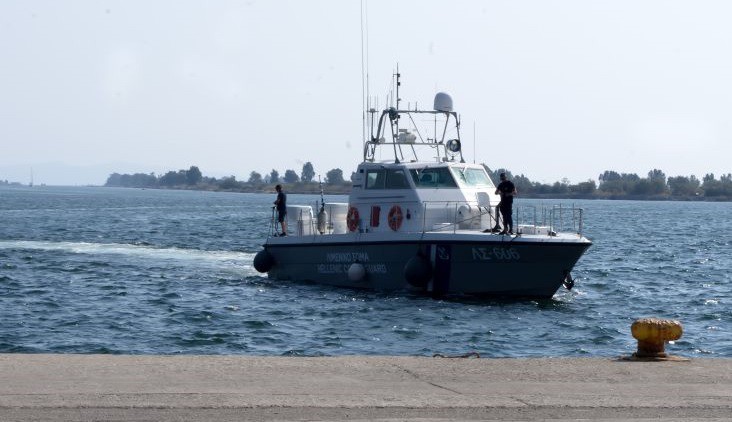 Ψαράς εντόπισε πυρομαχικά στη θάλασσα στην Αιγιαλεία
