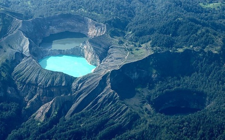 Δέκα λίμνες μέσα σε κρατήρες ηφαιστείων