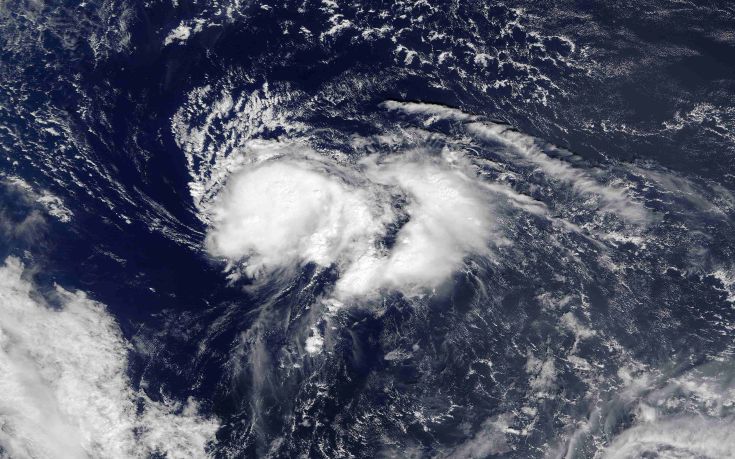 Σε τυφώνα κατηγορίας 2 ενισχύθηκε η καταιγίδα Ίρμα
