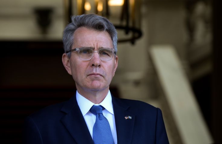 Τετ α τετ Παπαδημητρίου με τον αμερικανό πρέσβη