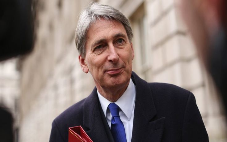 Δεν προτίθεται να παραιτηθεί ο βρετανός υπουργός Οικονομικών