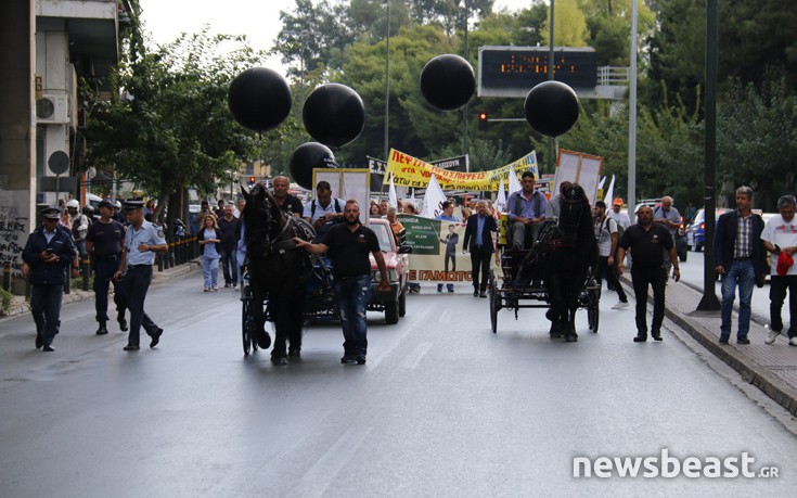 Το «Καραβάνι της Υγείας» με άλογα στα νοσοκομεία της Αττικής