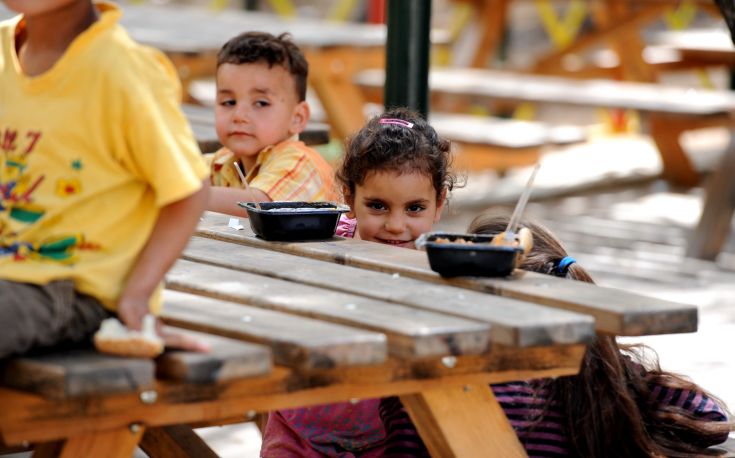 «Προσφυγόπουλα υπό κράτηση γιατί είχαν παιχνίδια-πλαστικά όπλα»