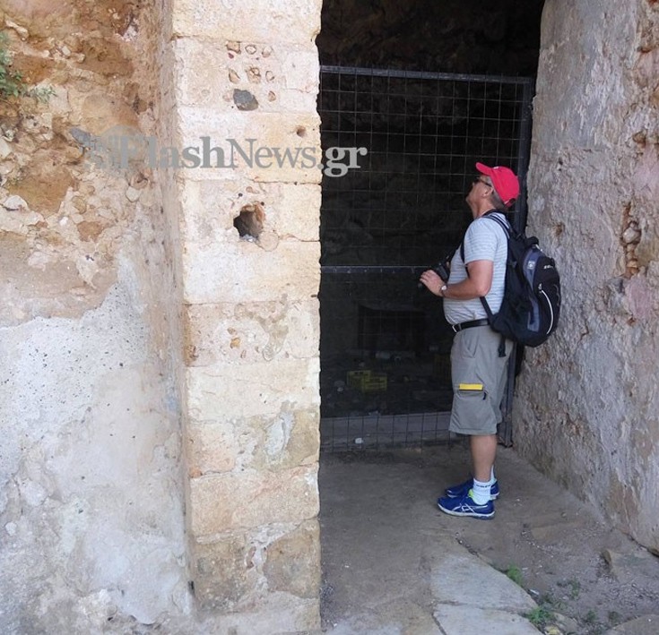 Τουρίστες καμαρώνουν τα σκουπίδια της παλιάς πόλης των Χανίων