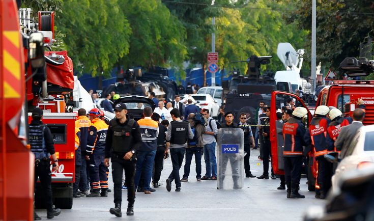 Έκρηξη παγιδευμένου δέματος σε συνοικία της Κωνσταντινούπολης