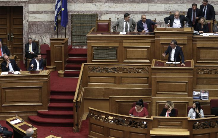 Θεοδωράκης σε Τσίπρα: Μπορεί κανείς να ζήσει με 255 &#8211; 407 ευρώ;