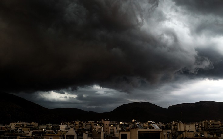 Κυριακή με βροχές και καταιγίδες