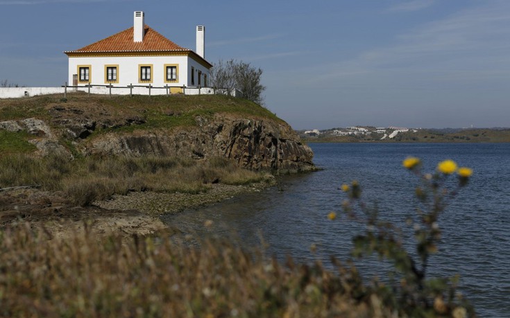 Εντυπωσιακές φωτογραφίες από σύνορα σε όλο τον κόσμο