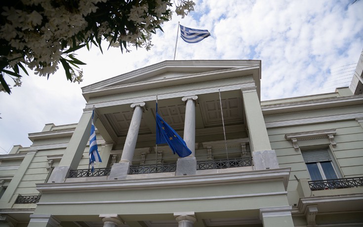 Το υπουργείο Εξωτερικών πήρε πίσω χρήματα που δίνονταν χωρίς διασφαλίσεις
