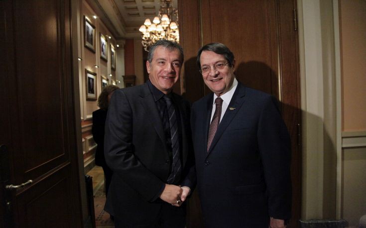 Θεοδωράκης για Κυπριακό: Να δοθούν οι εγγυήσεις ασφάλειας για τις δύο κοινότητες