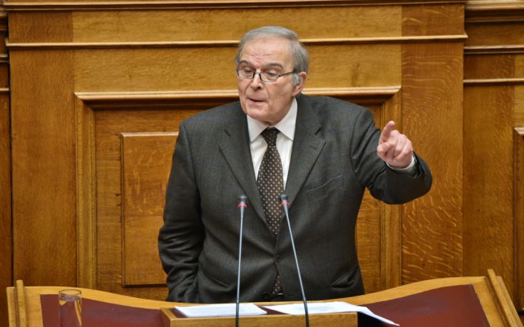 Καρράς: Δεν παραδίδω την έδρα