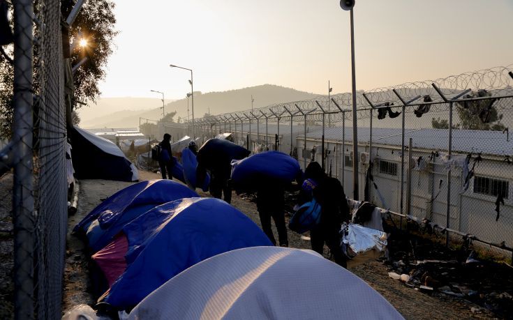 Πολικό ψύχος στον καταυλισμό της Μόριας