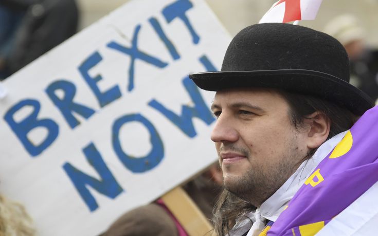 Διαδήλωση υπέρ του Brexit έξω από το βρετανικό κοινοβούλιο