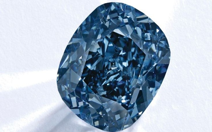Μπλε διαμάντι πουλήθηκε για 15,9 εκατ. ευρώ
