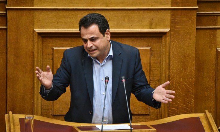 Σαντορινιός: Ύβρις για την ιστορία των νησιών η δημιουργία κέντρων κράτησης- αποθηκών ανθρώπινων ψυχών