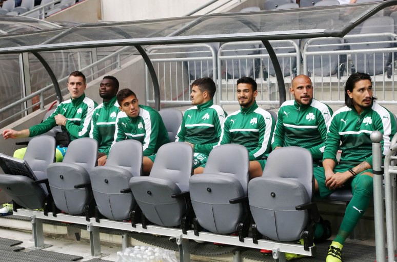 Περιμένει με&#8230; τις βαλίτσες στο χέρι ο αντικαταστάτης του Στραματσόνι