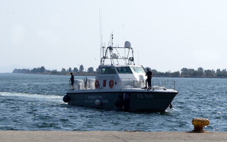 Σύγκρουση αλιευτικού με υδροφόρα στην Αίγινα
