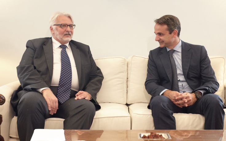 Συνάντηση Μητσοτάκη με τον ΥΠΕΞ της Πολωνίας
