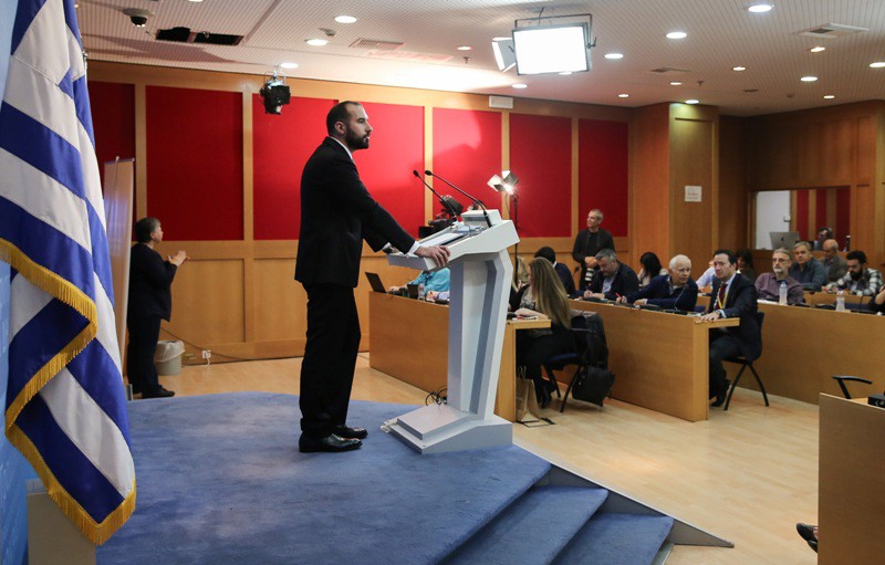 Τζανακόπουλος: Το ΔΝΤ πατά σε δύο βάρκες και ο Σόιμπλε «τα βάζει» με όλους