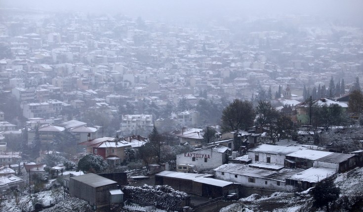 Στο έλεος της κακοκαιρίας η χώρα με παγετό, χιόνια και ισχυρούς βοριάδες