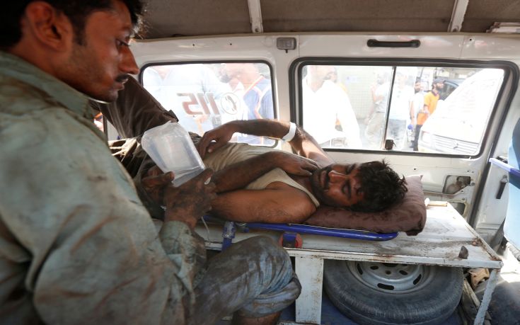 Δεκάδες νεκροί και τραυματίες σε ναυπηγείο στο Πακιστάν