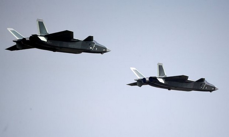 Οι Κινέζοι παρουσίασαν το stealth μαχητικό αεροσκάφος Chengdu J-20