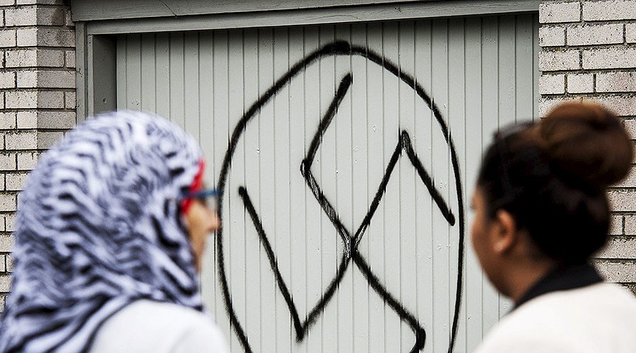 Ζωγράφισαν σβάστικες σε τέμενος στη Στοκχόλμη
