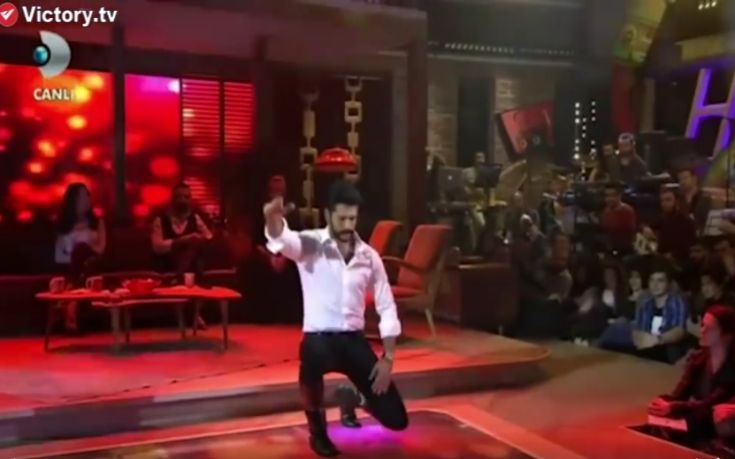 Ο Κεμάλ του Καρά Σεβντά χορεύει το ζεϊμπέκικο της Ευδοκίας