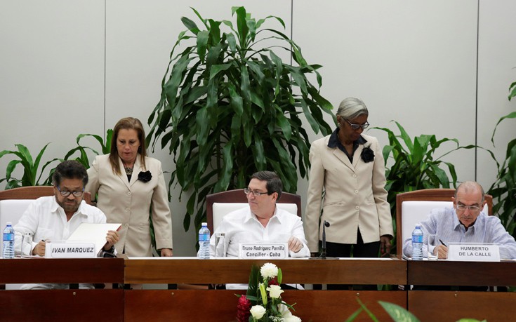 Στο Κογκρέσο και όχι στον λαό θα τεθεί για έγκριση η νέα συμφωνία ειρήνης στην Κολομβία