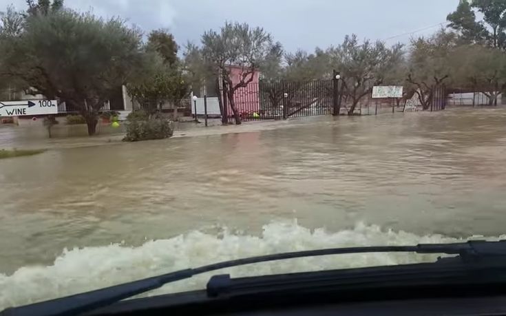 Βίντεο από τους δρόμους-ποτάμια της Ζακύνθου