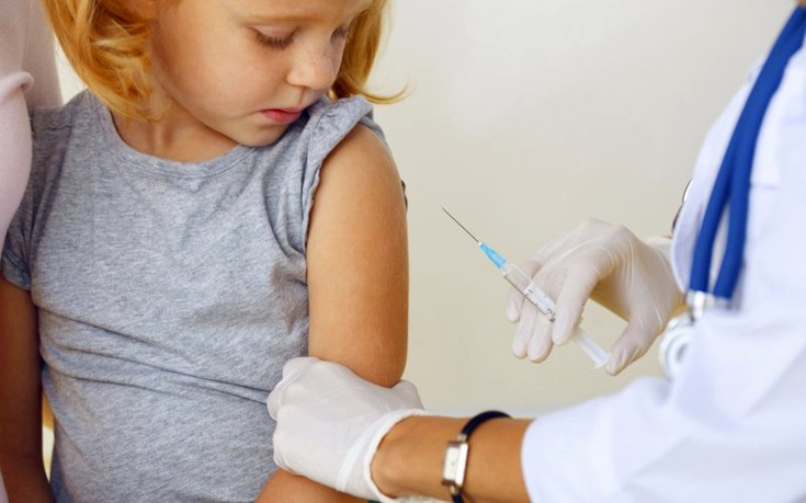 Εγκύκλιο για τον υποχρεωτικό εμβολιασμό των παιδιών ζητά ο Συνήγορος του Πολίτη