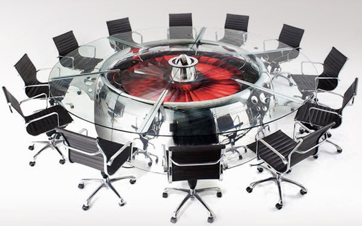 Ασυνήθιστα έπιπλα κατασκευασμένα από εξαρτήματα αεροπλάνων