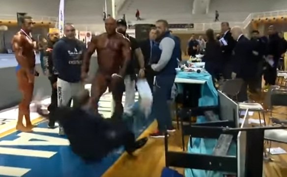 Έξαλλος Έλληνας bodybuilder χτύπησε και σώριασε ξένο κριτή γιατί βγήκε δεύτερος