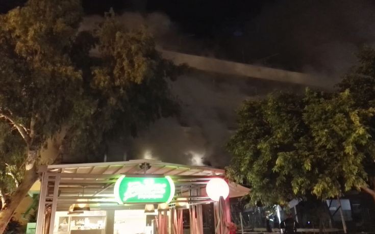 Πανικός στην πλατεία Δικαστηρίων στα Χανιά από φωτιά σε εστιατόριο