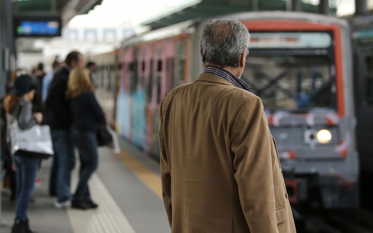 Θρίλερ με νεκρό άνδρα κοντά στον σταθμό του ΗΣΑΠ στην Καλλιθέα