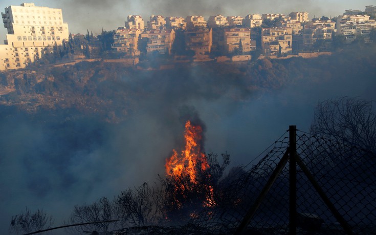 Στο έλεος της πύρινης λαίλαπας για τρίτη μέρα το Ισραήλ