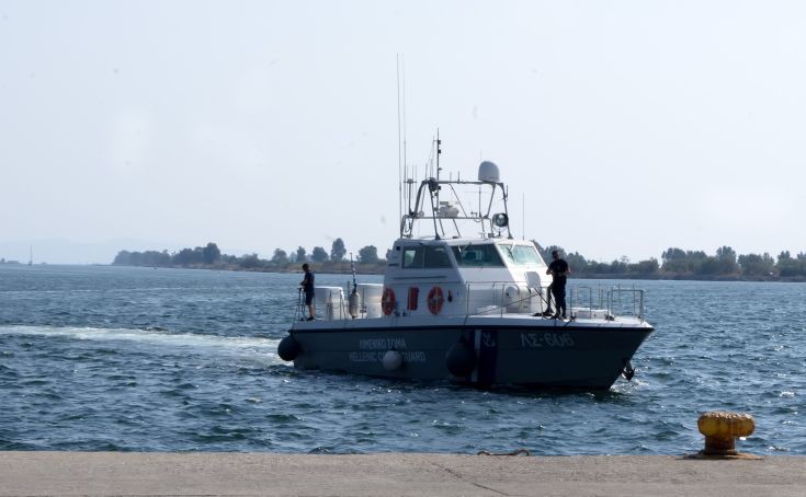 Μηχανική βλάβη σε ιστιοφόρο στον Σαρωνικό με 10 επιβαίνοντες