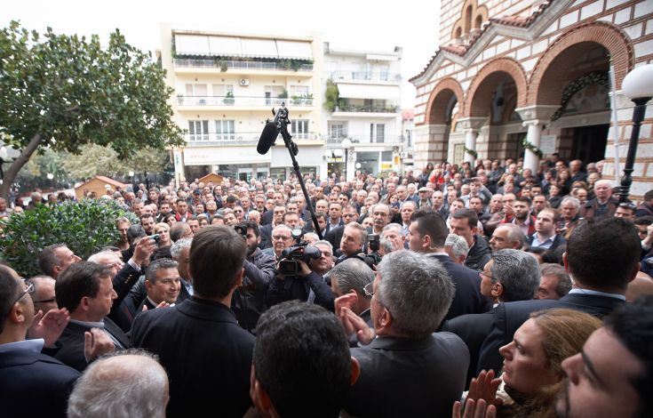 Προεκλογικό κλίμα στην περιοδεία Μητσοτάκη στην Άρτα