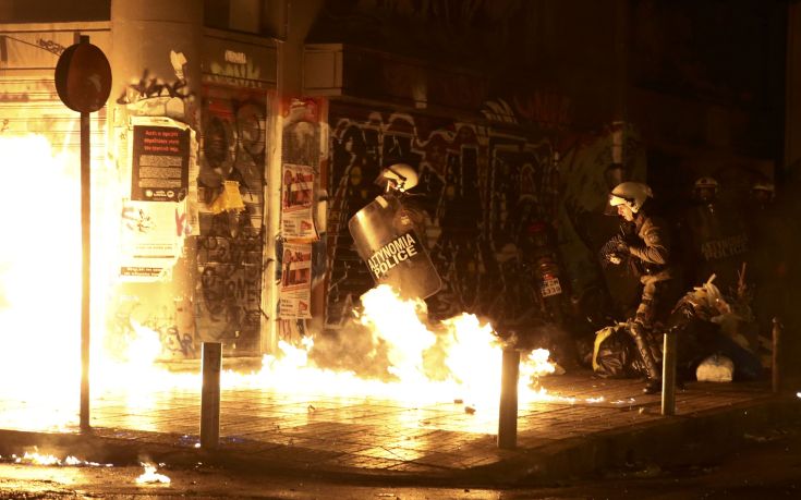 Σοβαρά επεισόδια στα Εξάρχεια