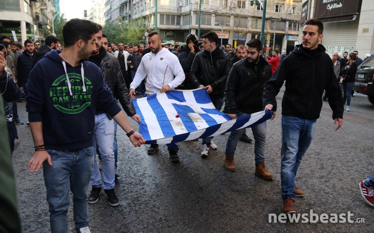 Η σημαία του Πολυτεχνείου στην κορυφή της πορείας