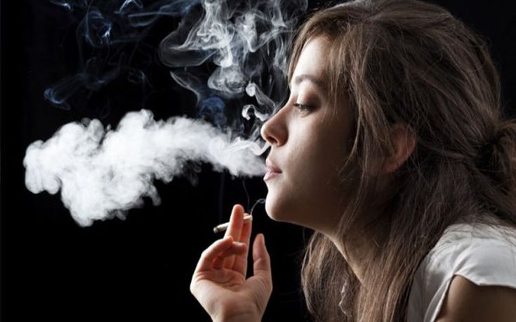 Μεγαλύτερος ο κίνδυνος εμφράγματος για τις γυναίκες καπνίστριες