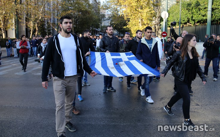 Ολοκληρώθηκε η πορεία του μπλοκ με τη σημαία του Πολυτεχνείου