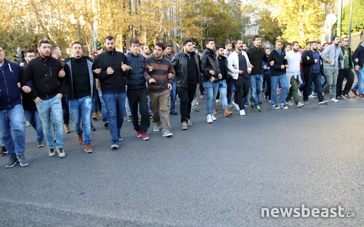 Πλησιάζει στην αμερικανική πρεσβεία η πορεία για το Πολυτεχνείο