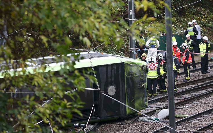 Τουλάχιστον 5 οι νεκροί από τον εκτροχιασμό τραμ στο Λονδίνο