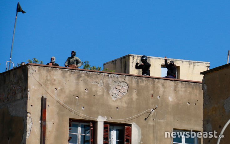 Στις ταράτσες των Προσφυγικών και πάλι οι αντιεξουσιαστές