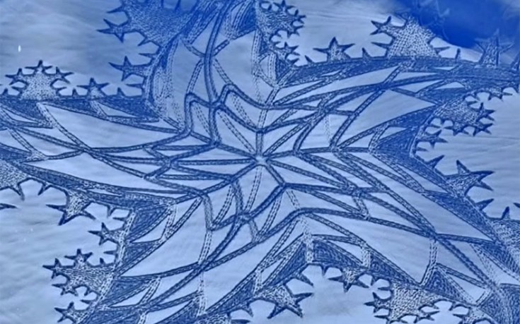 Αριστουργήματα στο χιόνι από τα πόδια ενός ανθρώπου