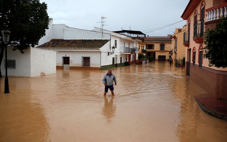 Κατακλυσμιαίες πλημμύρες σαρώνουν την ανατολική Ισπανία