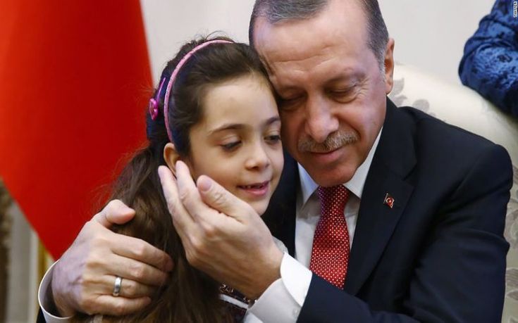 Ο Ερντογάν συνάντησε τη  μικρή που μετέδιδε τον πόλεμο μέσω Twitter