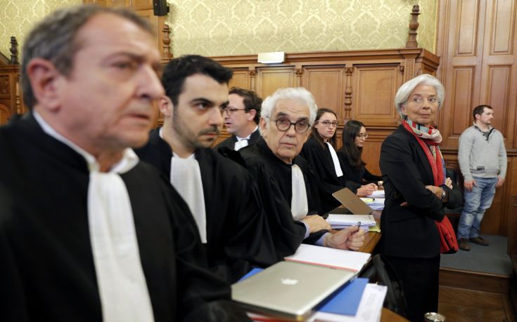 Βούρκωσε η Λαγκάρντ στη διάρκεια της δίκης της στη Γαλλία