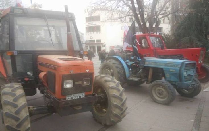 Με τρακτέρ η συγκέντρωση διαμαρτυρίας στη Λάρισα